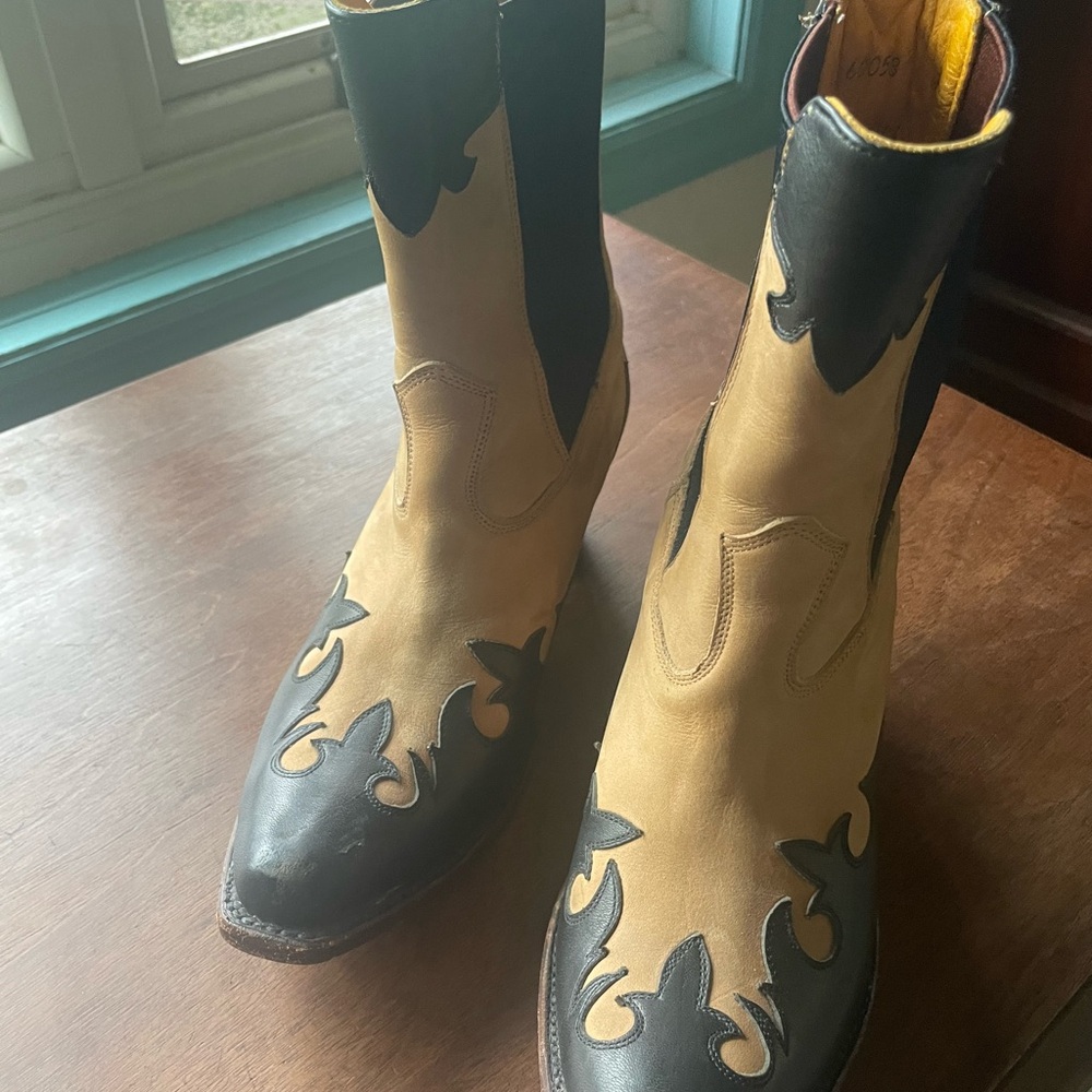 Vintage full grain and suede western boots, tan and black size 7